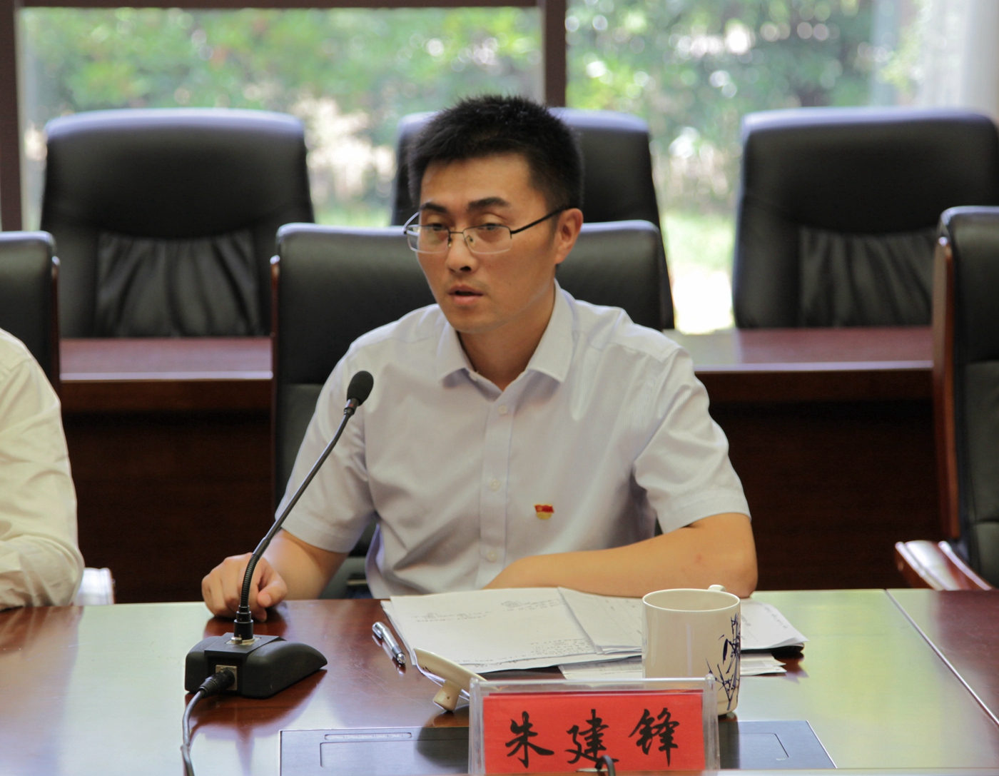 我校召开党委理论学习中心组"不忘初心,牢记使命"主题教育集中学习会