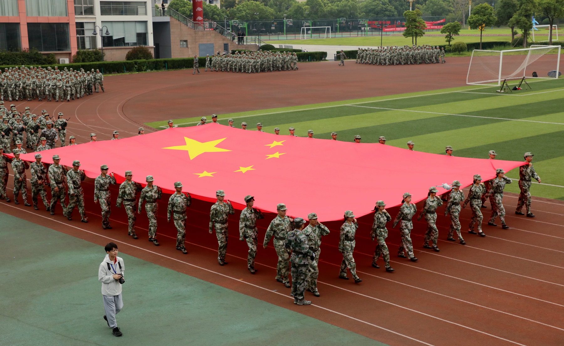 我校南通校区举行2022级新生开学典礼暨军训成果汇演