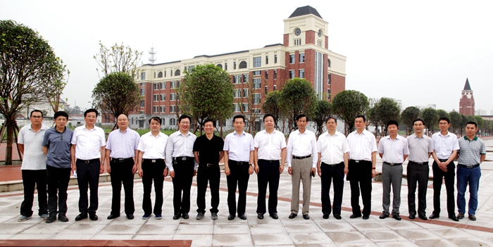 海安县委陆卫东书记在我校海安校区现场办公