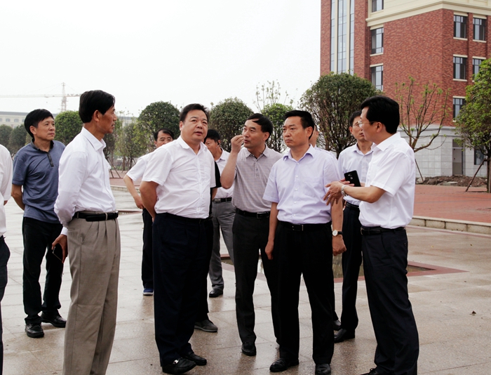 海安县委陆卫东书记在我校海安校区现场办公