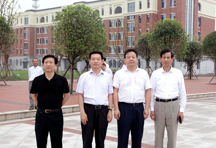 海安县委陆卫东书记在我校海安校区现场办公