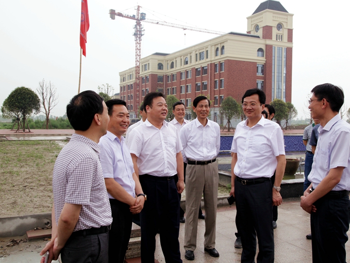 海安县委陆卫东书记在我校海安校区现场办公