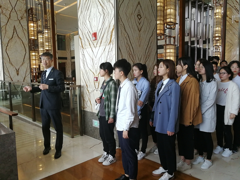 酒店管理2018级学生参观洲际酒店并进行行为面试