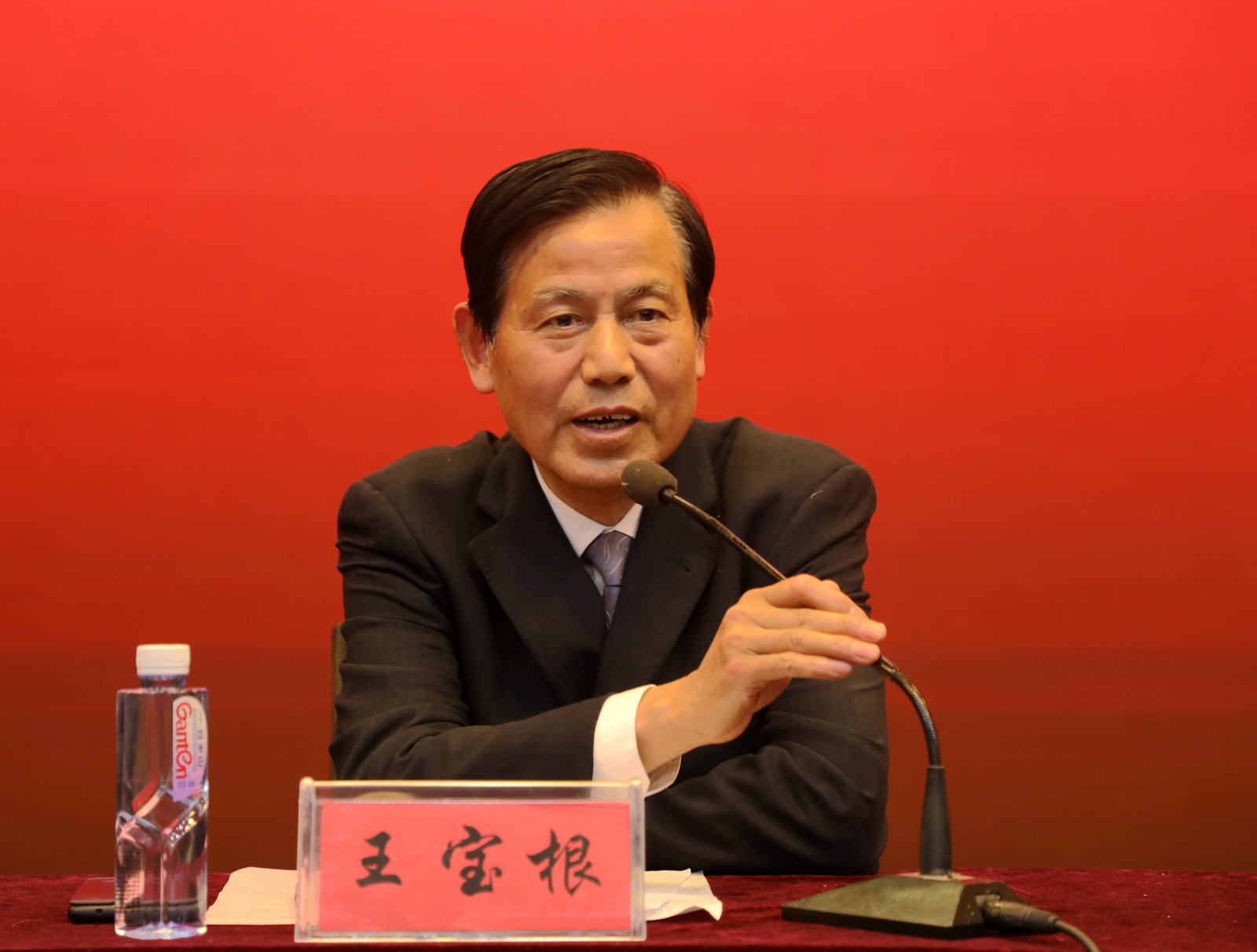 我校召开2021届录取研究生学生表彰大会
